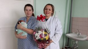 Специалисты КЦСОН Пугачевского района провели традиционную акцию «Поздравление с новорожденным»