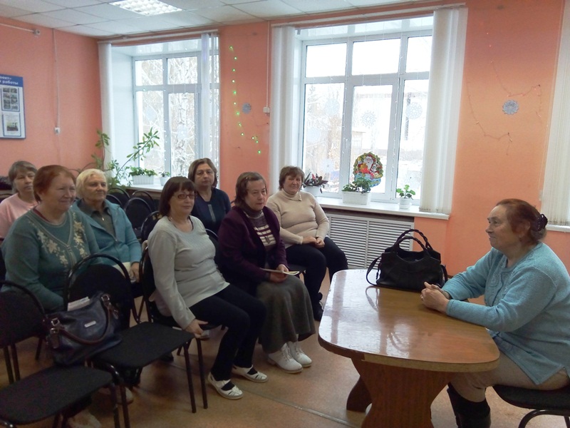 Слушатели «Университета третьего возраста» при ГАУ СО КЦСОН Пугачевского района приняли участие в лекции-беседе «Мифы и правда о СПИДе»