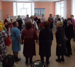 Пугачевские пенсионеры чтят народные традиции