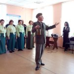 Представители старшего поколения встретились с актером драматического театра