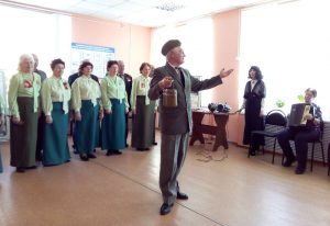 Представители старшего поколения встретились с актером драматического театра