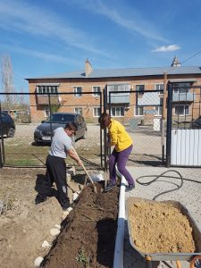 Аллея алых роз ко Дню Победы