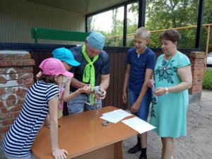 Специалисты центра провели квест-игру для детей с родителей