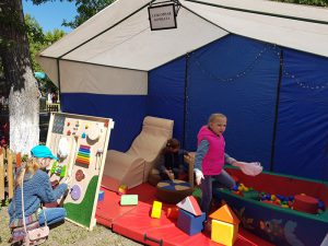 Специалисты ГАУ СО КЦСОН Пугачевского района в юбилей города встали на ролики