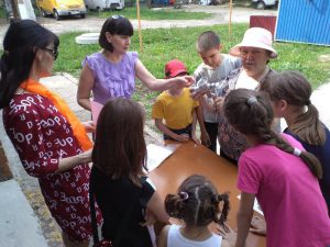 Специалисты центра провели квест-игру для детей с родителей