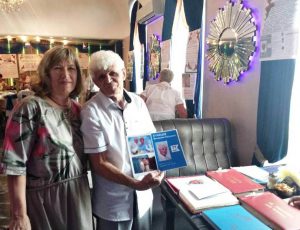 Специалисты центра поздравили выпускников 1959 года селезнихинской школы