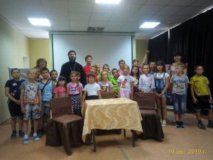 Детей оздоровительного лагеря при КЦСОН Пугачевского района знакомят с православными традициями
