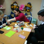 Дети готовят подарки для представителей старшего поколения