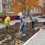 Специалисты КЦСОН Пугачевского района вышли на традиционный субботник