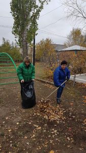 Специалисты КЦСОН Пугачевского района вышли на традиционный субботник