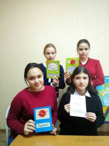 Дети готовят подарки для представителей старшего поколения