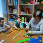 В КЦСОН Пугачевского района сделали елочные игрушки своими руками