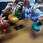 В КЦСОН Пугачевского района сделали елочные игрушки своими руками