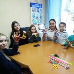 В КЦСОН Пугачевского района сделали елочные игрушки своими руками