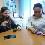 В КЦСОН Пугачевского района сделали елочные игрушки своими руками