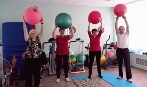 В КЦСОН Пугачевского района прошли очередные занятия в зале адаптивной физкультуры