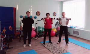 В КЦСОН Пугачевского района прошли очередные занятия в зале адаптивной физкультуры