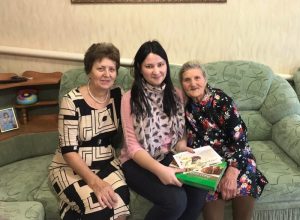Труженицу тыла из Пугачева поздравили с 90-летием