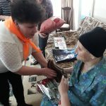«Серебряные» волонтеры ГАУ СО КЦСОН Пугачевского района поздравили 95-летнего юбиляра