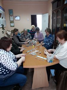 Члены клуба «Старость в радость» КЦСОН Пугачевского района осваивают новое направление творчества