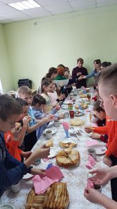 «Всей семьей на Масленицу!» – в пугачевском КЦСОН прошла игровая программа