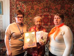 Труженицу тыла из Пугачевского района Валентину Ефимовну Морозову поздравили с 90-летием