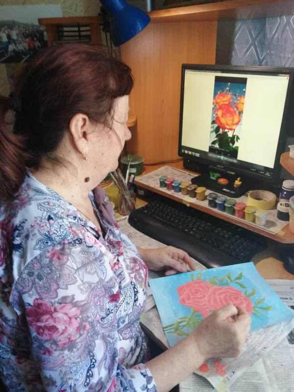 Для членов клуба «Старость в радость» при ГАУ СО КЦСОН Пугачевского района прошло онлайн-занятие по правополушарному рисованию