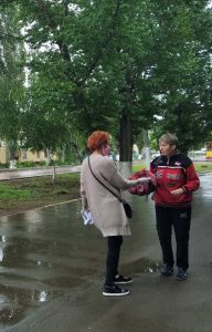 Специалисты КЦСОН Пугачевского района поздравили пугачевцев с Международным днем семьи