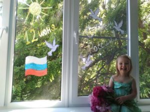 Сотрудники КЦСОН Пугачевского района поддержали акции ко Дню России