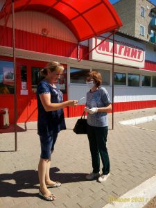 Специалисты КЦСОН Пугачевского района еженедельно проводят профилактическую акцию «Безопасное лето-2020»