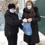 Получателей услуг поздравили с Днем матери