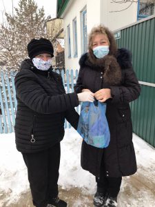 Получателей услуг поздравили с Днем матери
