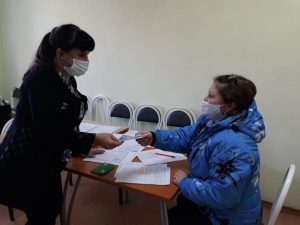 В ГАУ СО КЦСОН Пугачевского района продолжается прием заявлений на новогодние подарки