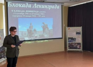 В КЦСОН Пугачевского района провели литературно-музыкальную композицию «Мы вспомним те годы блокадные»