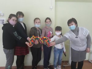 Социальные партнеры поздравили обслуживаемых КЦСОН Пугачевского района с Международным женским днем