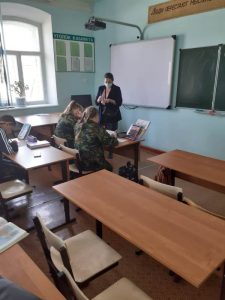 Специалисты КЦСОН Пугачевского района провели анкетирование «Телефон доверия»