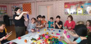 Традиции славянского фольклора на мастер-классах от специалиста КЦСОН Пугачевского района