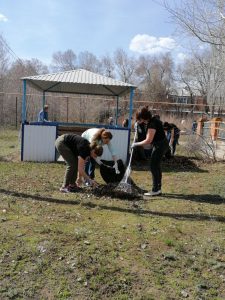 В ГАУ СО КЦСОН Пугачевского района состоялся субботник