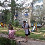 Сотрудники КЦСОН Пугачевского района напомнили жителям города о безопасном поведении в современной коммуникационной среде