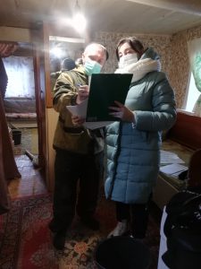 Специалисты КЦСОН Пугачевского района посетили семьи, находящиеся в социально опасном положении