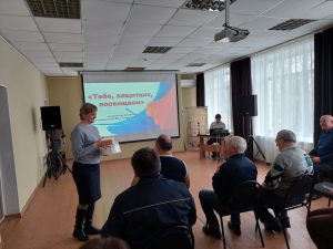 В ГАУ СО КЦСОН Пугачевского района поздравили мужчин с праздником