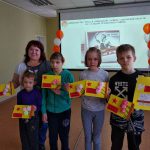 В КЦСОН Пугачевского района прошел мастер-класс по изготовлению открытки ко Дню Победы