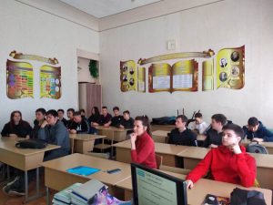 Сотрудники КЦСОН Пугачевского района напомнили студентам о Всемирном дне здоровья