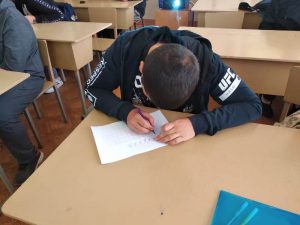 Сотрудники КЦСОН Пугачевского района напомнили студентам о Всемирном дне здоровья