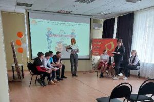 Пугачевские школьники познакомились с учреждением соцобслуживания