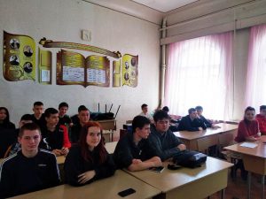 Сотрудники КЦСОН Пугачевского района напомнили студентам о Всемирном дне здоровья