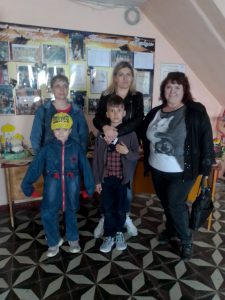 Сотрудники КЦСОН Пугачевского района пригласили детей на праздничную пасхальную встречу