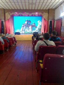 Сотрудники КЦСОН Пугачевского района пригласили детей на праздничную пасхальную встречу