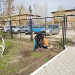 В КЦСОН Пугачевского района привели в порядок территорию после окончания зимнего периода