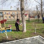 В КЦСОН Пугачевского района привели в порядок территорию после окончания зимнего периода